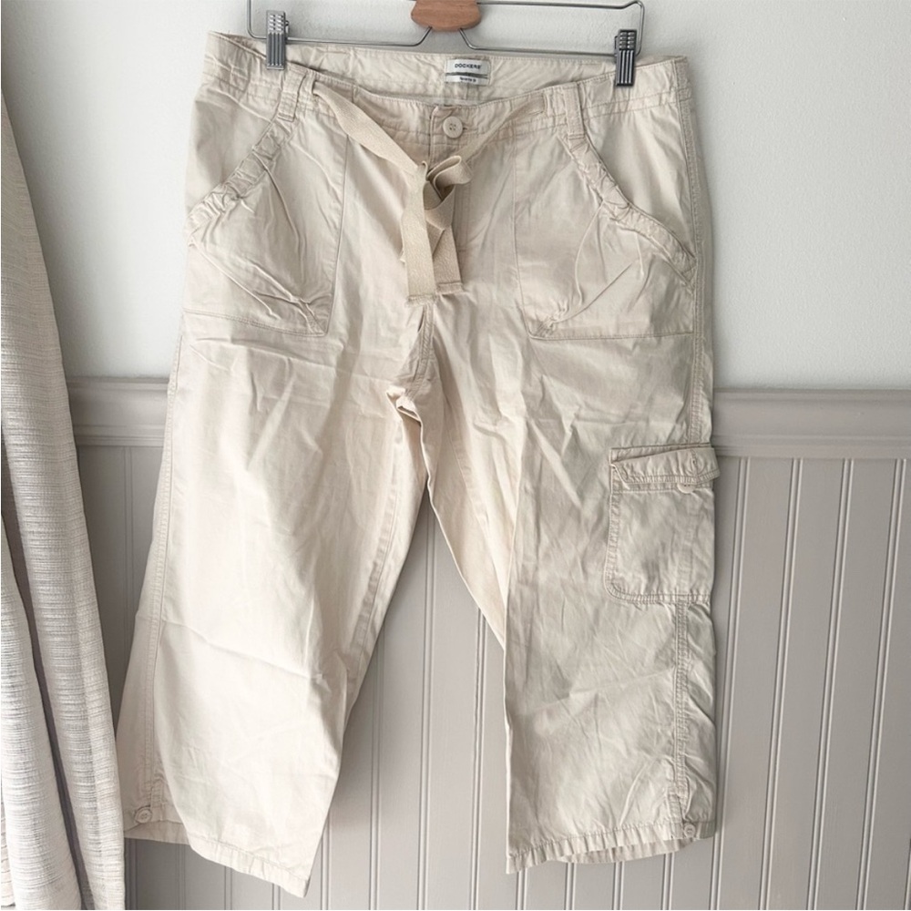 Y2K Dockers Women's Cream Cargo Capris Size 12